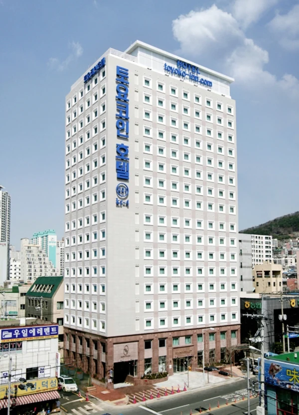 釜山の東横INNの建物外観