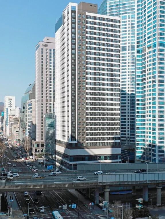 井邑の内蔵山と秋の山門を歩く？紅葉の入口か麓の時間かに関連する韓国旅行の実景 1