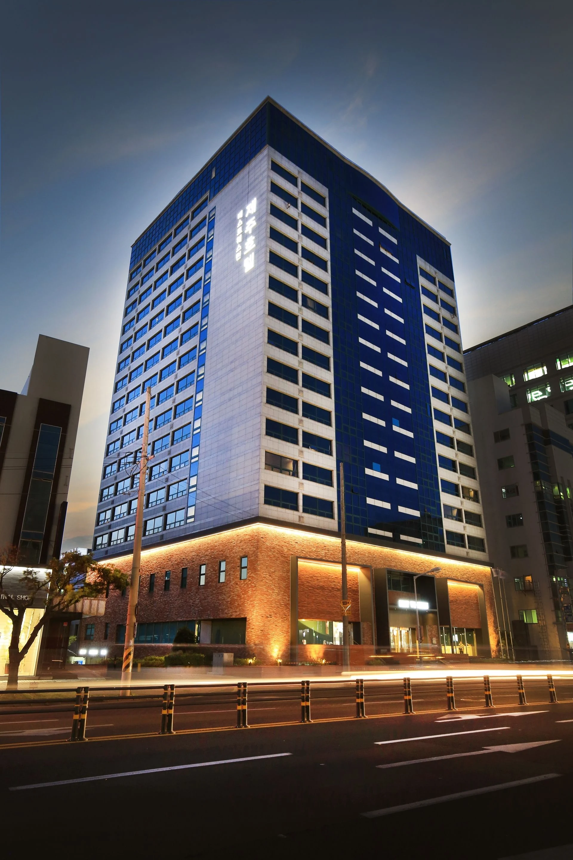 道令路27番地にあるBest Western Jeju Hotelの外観