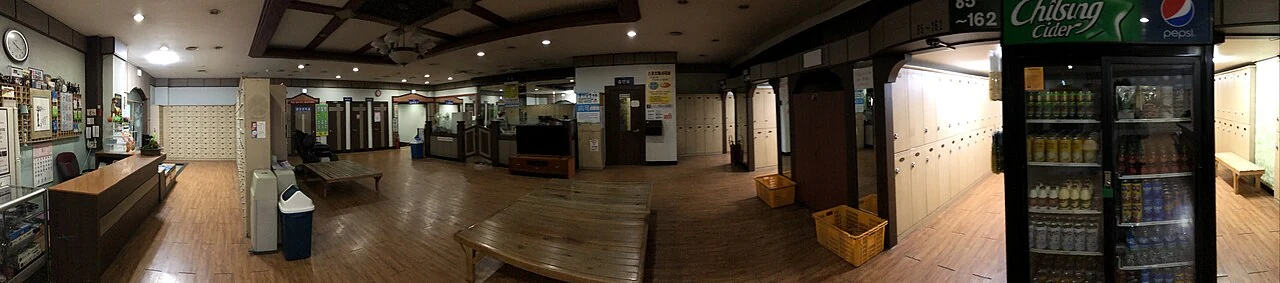 密陽の嶺南楼と川岸を歩く？楼閣の歴史を先に読むか河岸の余白を残すかに関連する韓国旅行の実景 1