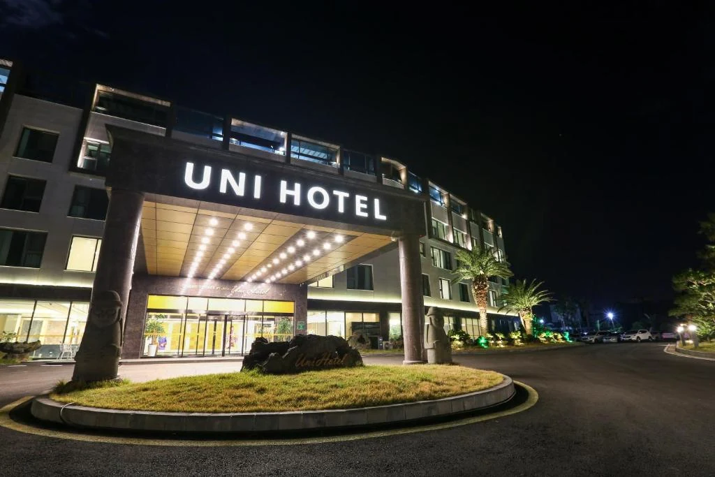 Uni Hotel Jeju・涯月海岸道路656番地のホテル外観