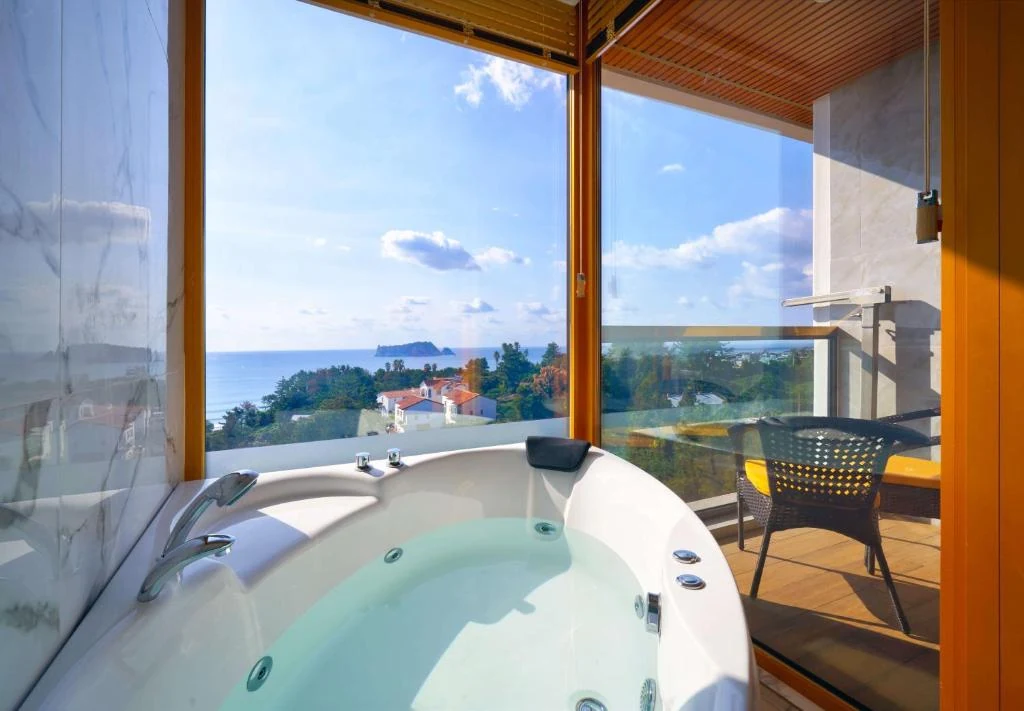 GoldOne客室内Jacuzziの実写真