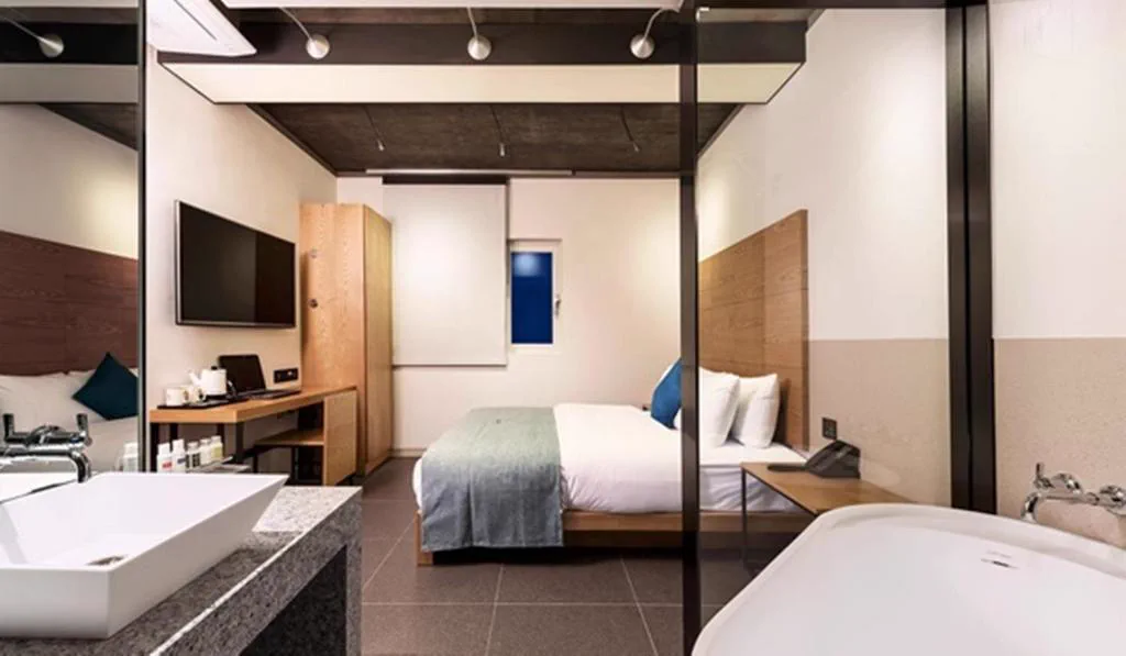 Delight Hotel Jamsil の実際の客室ベッドと室内レイアウト