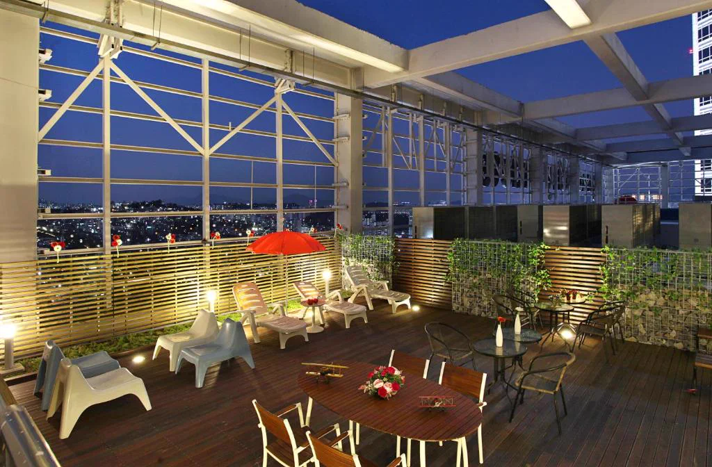 Uni Hotel Jeju vs Dyne Oceano Hotel:プールの利用条件から比較に関連する韓国旅行の実景 1
