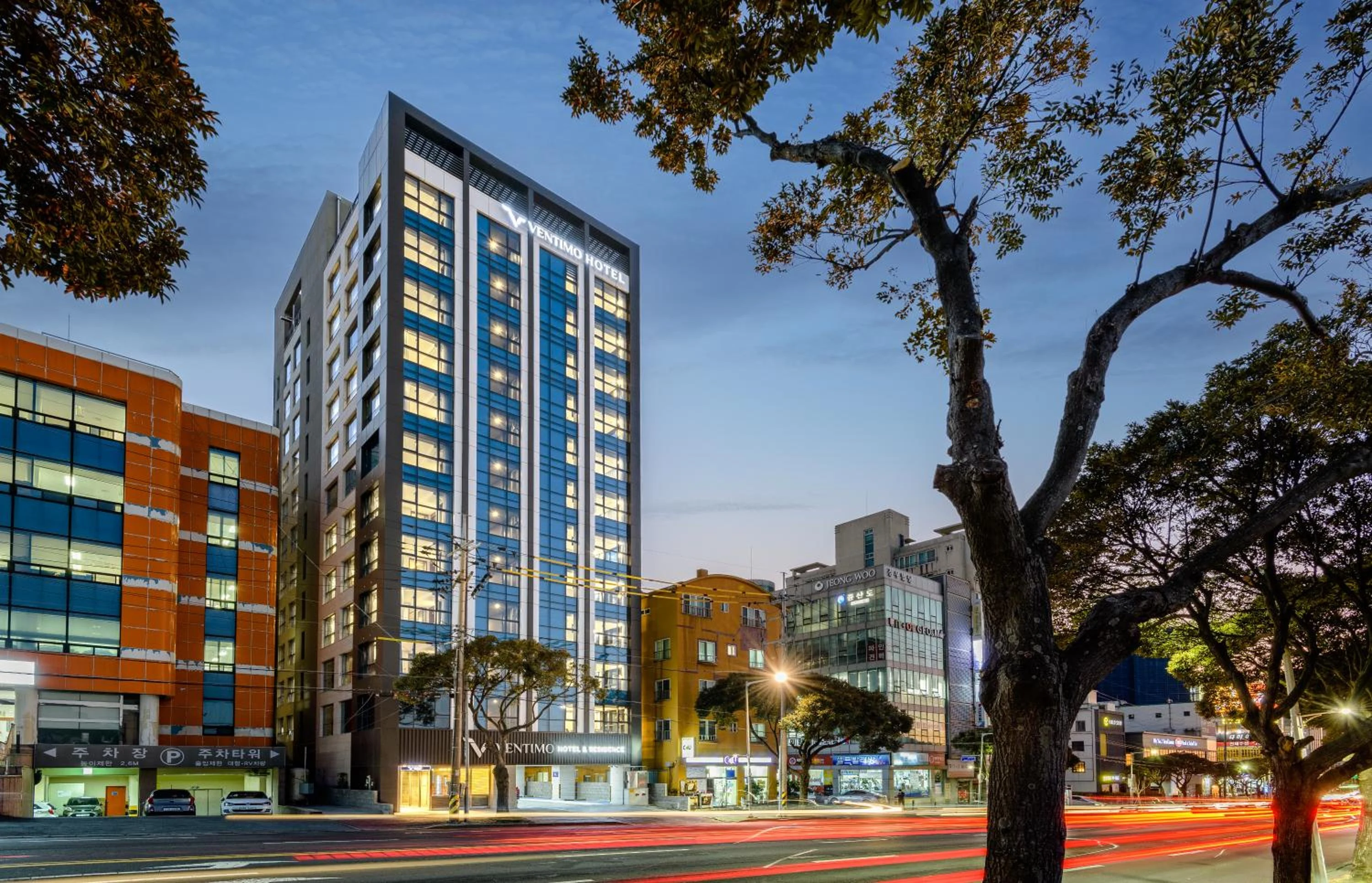 済州市Yeonsam-ro 14にあるVentimo Hotel & Residence Jejuの実際の外観