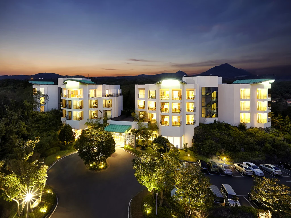 Mercure Ambassador Jeju・安徳面のホテル外観