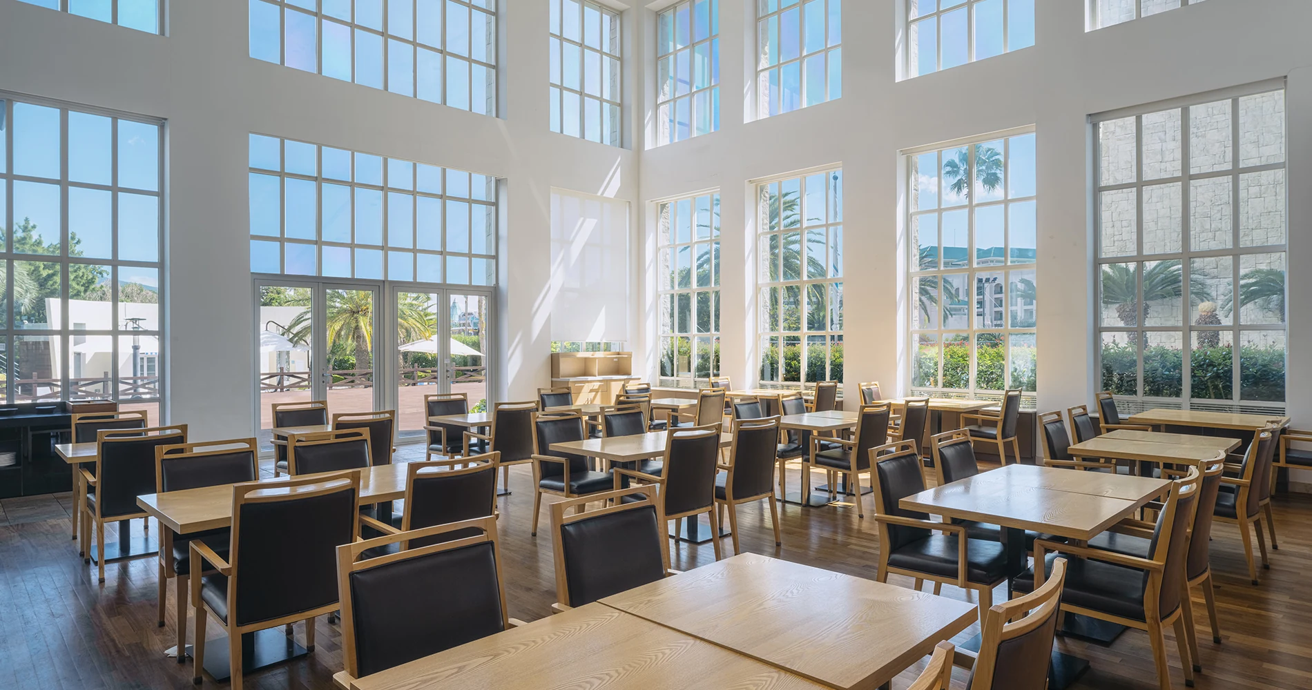 Bloom Hotelの朝食会場The Suites Hotel Jeju La Terrasse