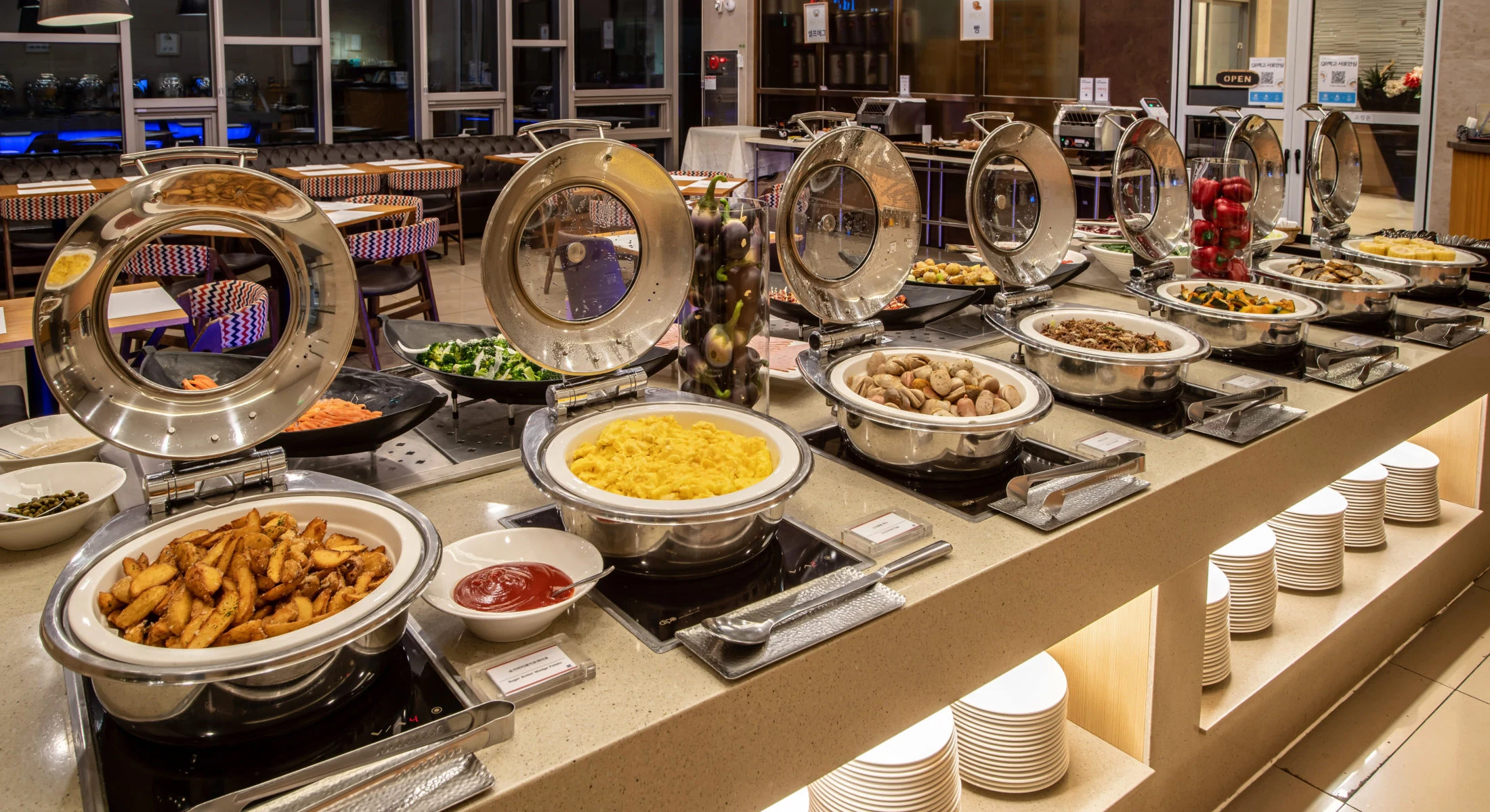 Hotel Regent Marine JejuのLatifレストラン朝食