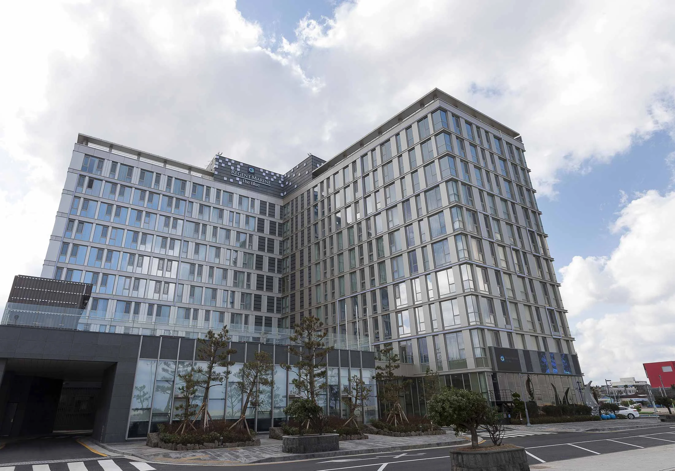 済州市・塔洞にあるHotel Regent Marine Jejuの外観