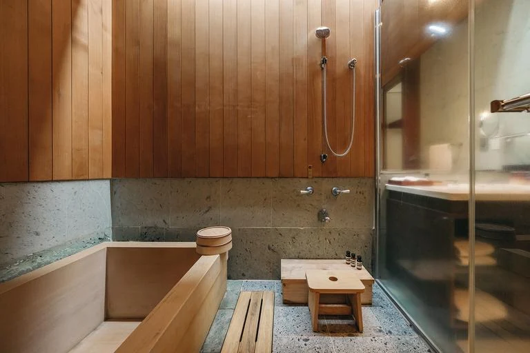 PODO Hotel Jeju韓式客室のヒノキ浴槽実景